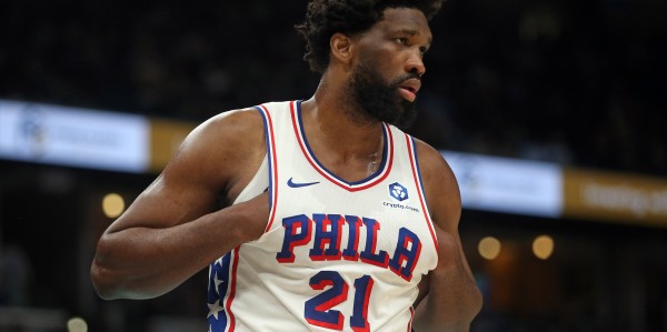 当场就报！恩比德封盖班凯罗 下一回合班凯罗立马回敬