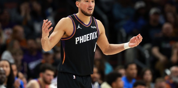 澳门百家乐官方网站-火药味！布克认为被夹臂推了拉松&amp;amp;哈克斯替队友出头 双双被吹技犯