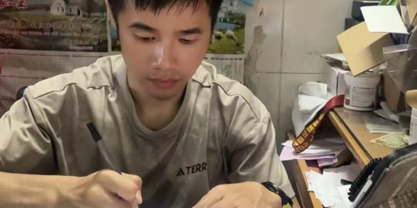 澳门真人百家乐-粤超草根球员群像：五金店老板、外卖小哥与水手们的足球梦