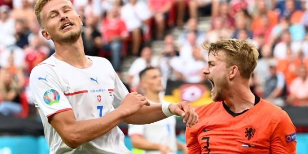 “排球王子”重现江湖 德利赫特挨的骂看来还不够